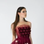 مدل با لباس مجلسی قرمز، کافه ترانه، آهنگ جدید، موزیک ویدئو