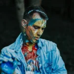 مردی با صورت رنگی در فضای باز، کافه ترانه، آهنگ جدید